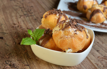 Profiteroles