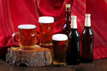 Boccali di birra bionda