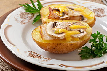 Baked potato with mushrooms and bacon