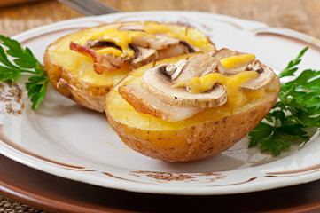 Baked potato with mushrooms and bacon