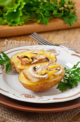 Baked potato with mushrooms and bacon