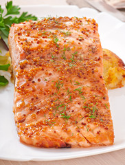 Baked salmon with honey-mustard sauce and potato gratin