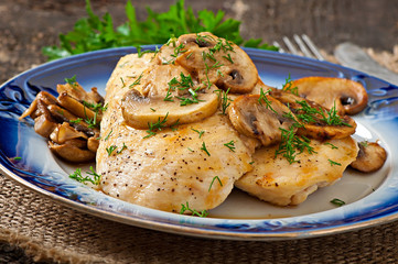 Chicken breast grilled with mushrooms