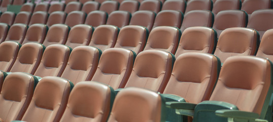 Fototapeta premium Krzesła na stadionie piłkarskim