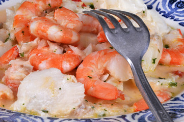 Dos de cabillaud et crevettes à la crème