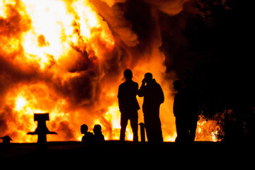 Obraz na płótnie Canvas Watching the fire