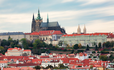 Obraz premium Widok na zabytkowe Hradczany Praga,Czechy.