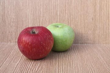 red and green apple 2