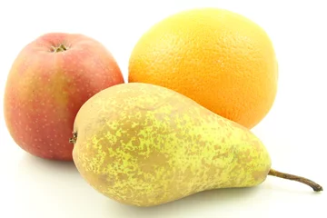 Foto op Plexiglas Appel peer en sinaasappel © emieldelange