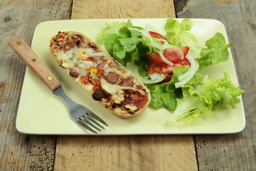 pizza baguette