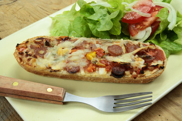 pizza baguette