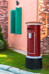 Naklejka premium Traditional red mail-box