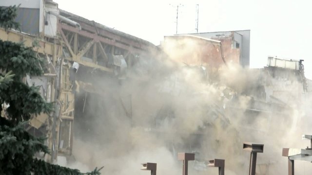 Collapse of the building during demolition work