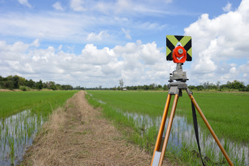 Fototapeta na wymiar Survey instrument set on a tripod in the field