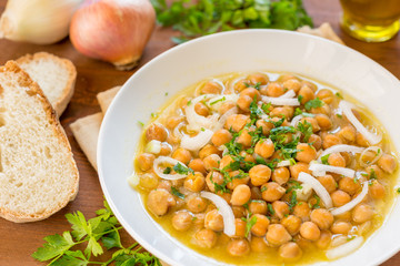 Zuppa di ceci e cipolle