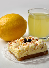 Kuchen mit Zitronenkikör