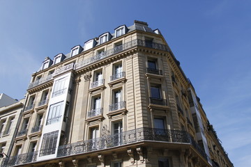 Fototapeta na wymiar Immeuble de standing du quartier de Passy à Paris
