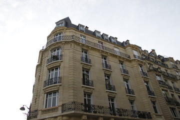 Fototapeta na wymiar Immeuble de standing du quartier de Passy à Paris