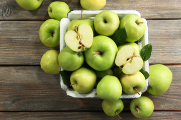 Fototapeta na wymiar Juicy green apples, close-up
