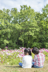 花畑と子供達