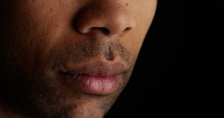 Obraz premium Close up on African man's lips
