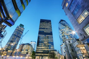 Foto op Plexiglas Wolkenkrabbers in de City of London & 39 s nachts. © fazon