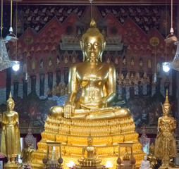 Golden Buddha statues