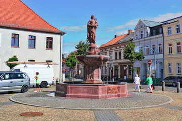 Brunnen der Sperlings-Ida