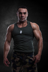 Obraz na płótnie Canvas Athletic man in military clothing