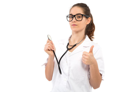 Arzthelferin macht Daumen hoch