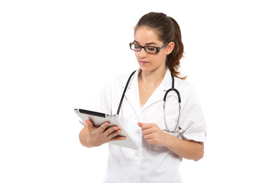 &Auml;rztin mit Tabletcomputer
