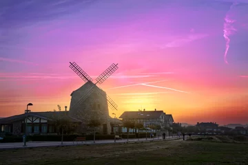 Photo sur Plexiglas Moulins Moulin d& 39 Aixerrota à Getxo au lever du soleil
