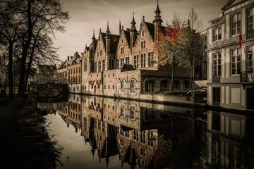 Obraz premium Houses along canal in Bruges, Belgium