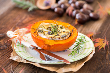 Gebackener Kürbis mit Ofenkäse