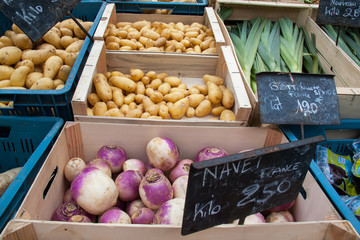 Vente de légumes à l'étalage