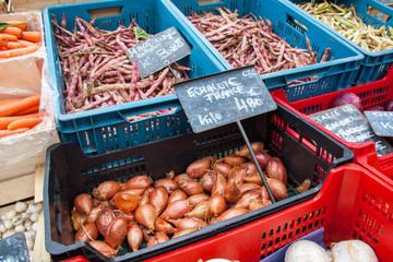 Vente de légumes à l'étalage