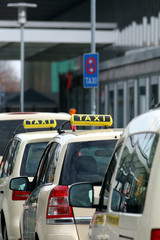 Taxischlange, Taxischild auf Dach, Taxi frei