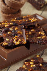 cioccolato con uvetta e noci