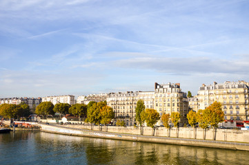Fototapeta premium boats at the river of Paris France during summer fall time
