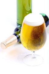 Calici di birra bionda