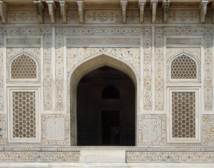Fototapeta na wymiar Itmad-Ud-Daulahs Tomb in Agra