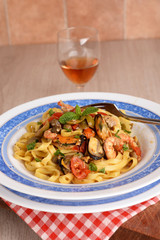 PASTA DI FETTUCINE AL PESCE - Fettucine pasta FISH