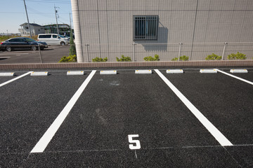 屋外の平置き駐車場