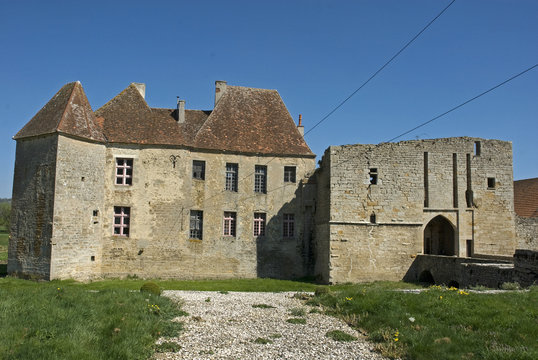 Chateau XIIe et XVe. Eguilly, 21, cote d'or