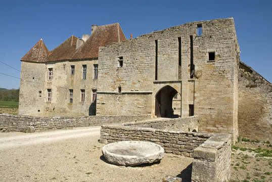 Chateau XIIe et XVe, Eguilly, 21, cote d'or