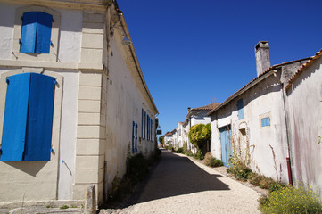 Fototapeta na wymiar Dans les rues de Talmont-sur-Gironde