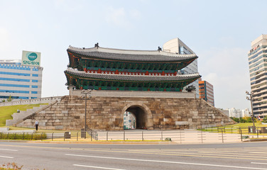 Sungnyemun (Namdaemun) gate (1398) in Seoul, Korea