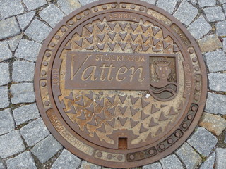 Plaque d'égouts artistique à Stockholm en suède