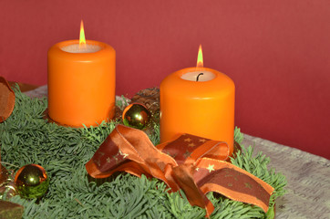 Weihnachtsgesteck mit Kerzen