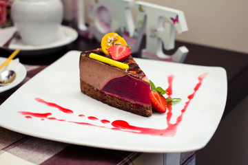 Вкусный клубничный десерт